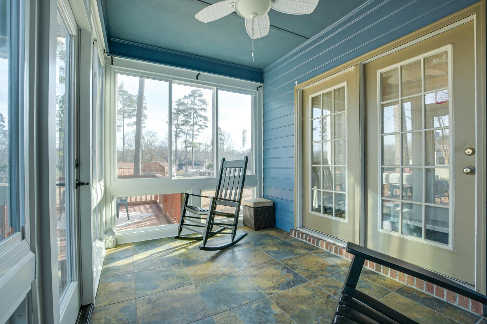 Lovely Fayetteville Home Deck And Fireplace! エクステリア 写真